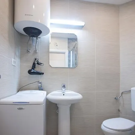Adrovic Apartamento *
