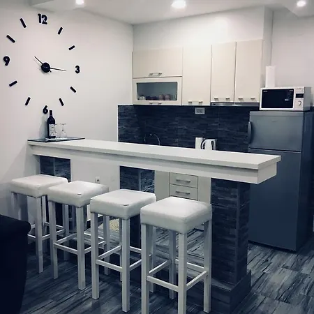 Apartamento Adrovic *